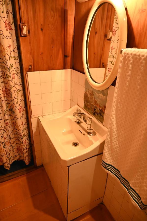 Kings Houseboats Hotel Srinagar  Bagian luar foto