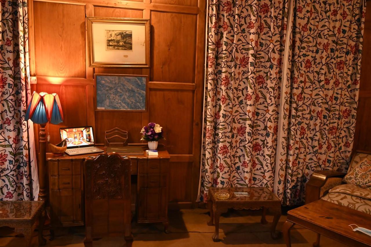 Kings Houseboats Hotel Srinagar  Bagian luar foto