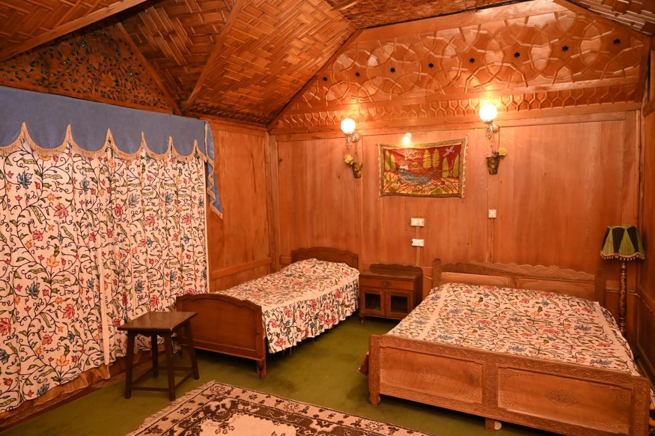 Kings Houseboats Hotel Srinagar  Bagian luar foto