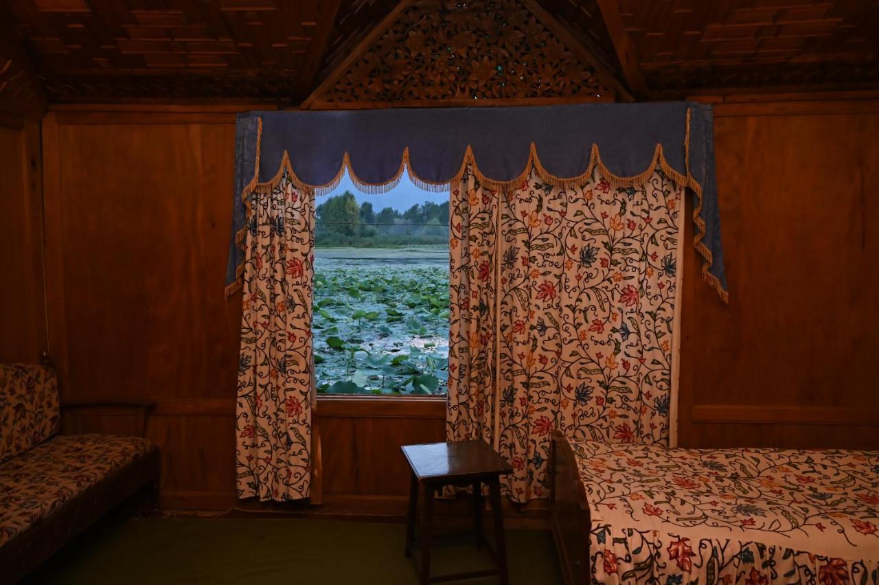 Kings Houseboats Hotel Srinagar  Bagian luar foto