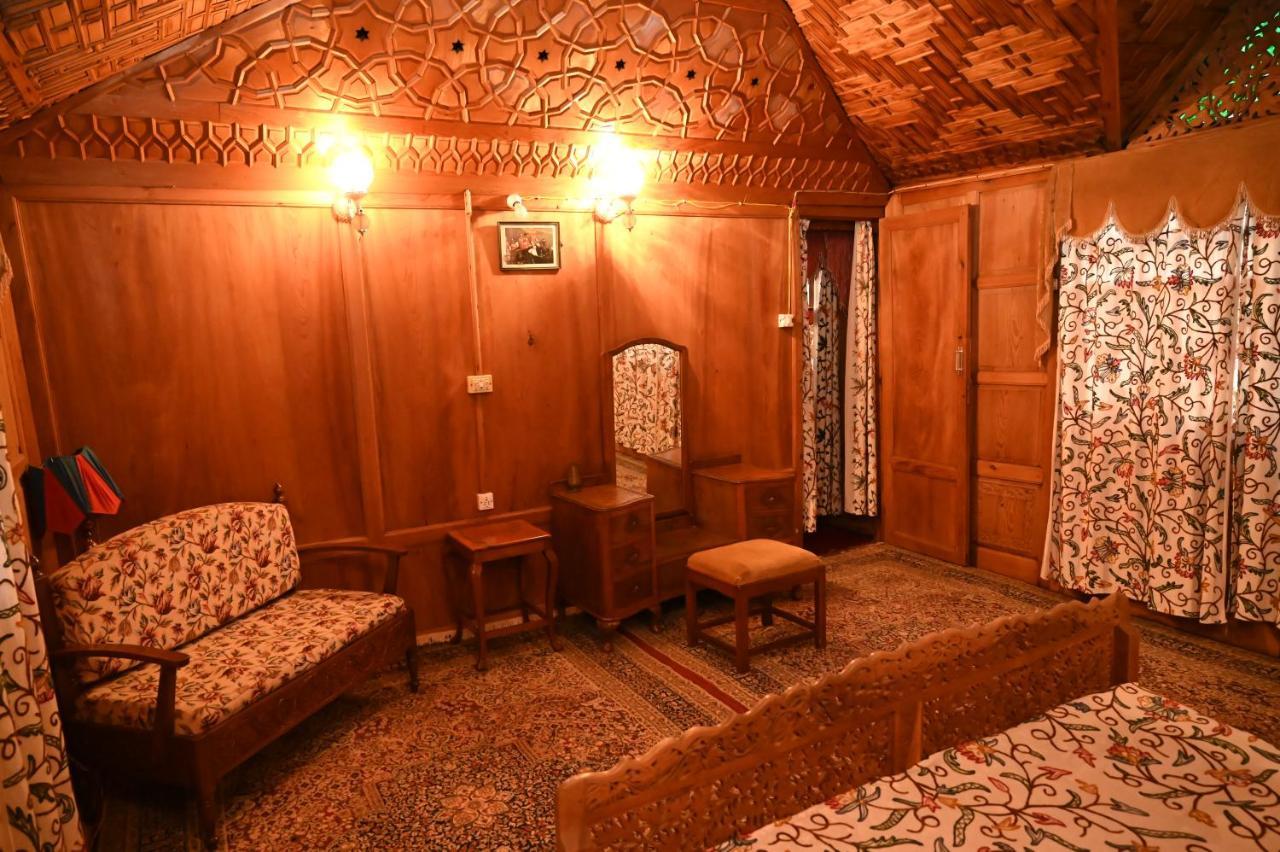 Kings Houseboats Hotel Srinagar  Bagian luar foto