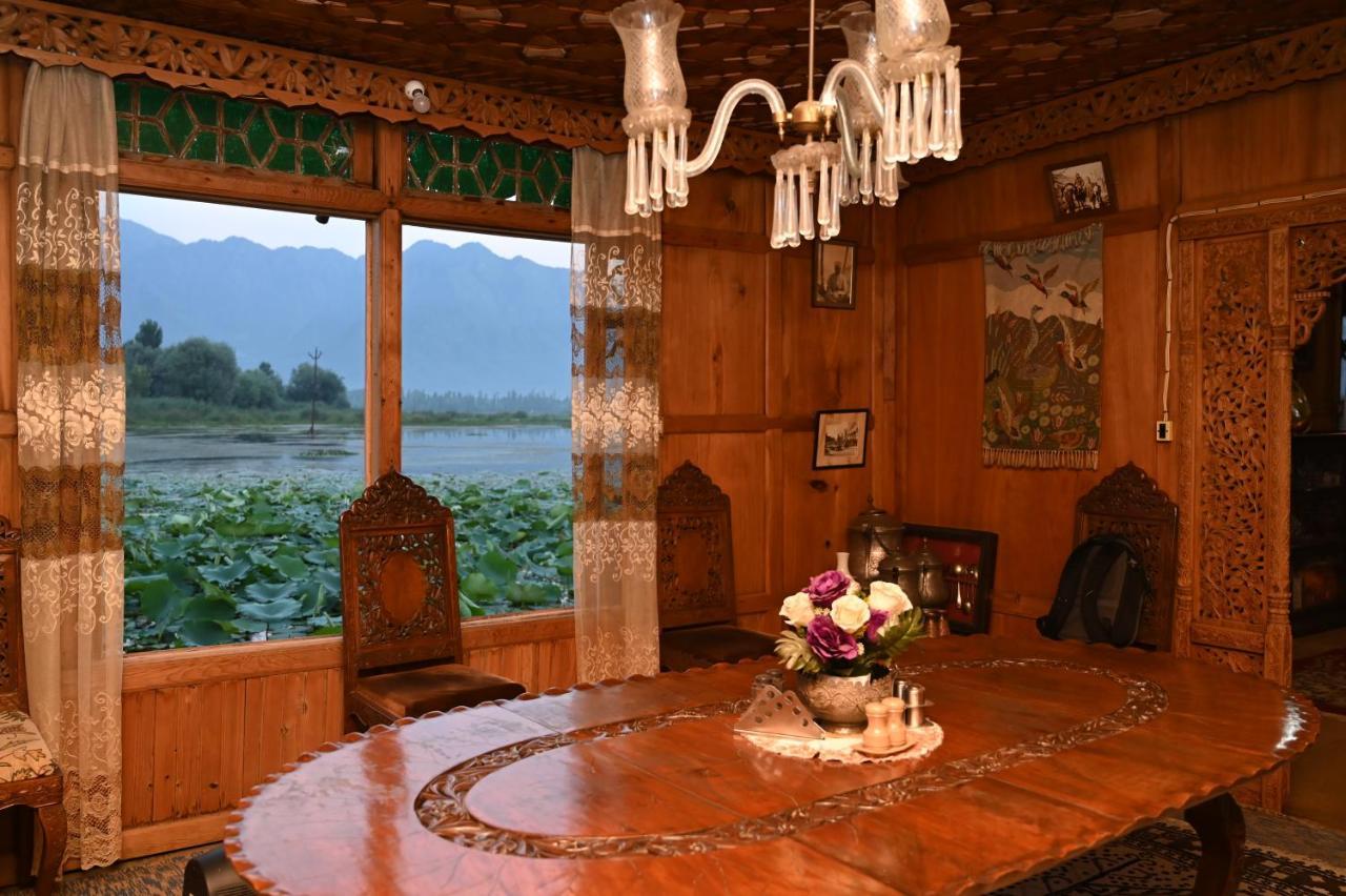 Kings Houseboats Hotel Srinagar  Bagian luar foto