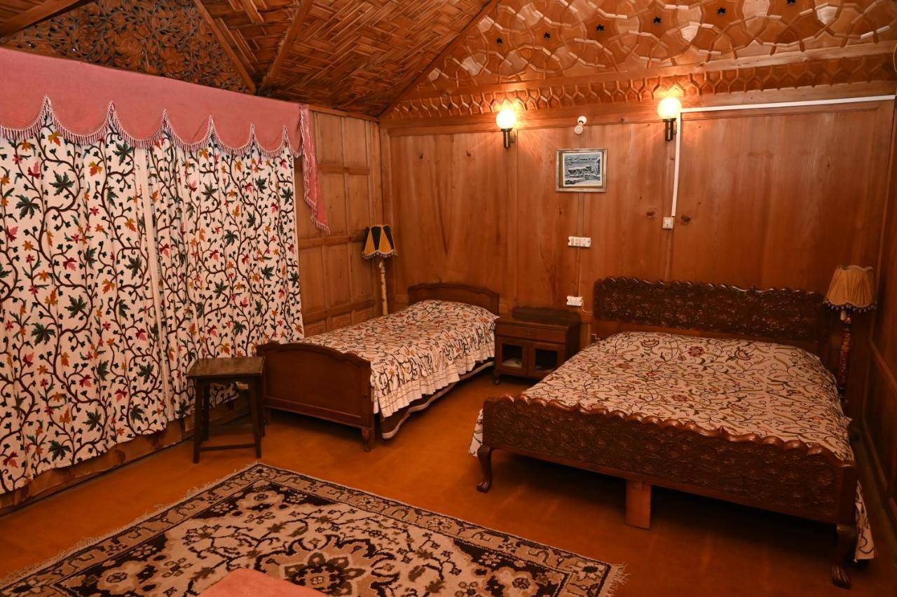 Kings Houseboats Hotel Srinagar  Bagian luar foto