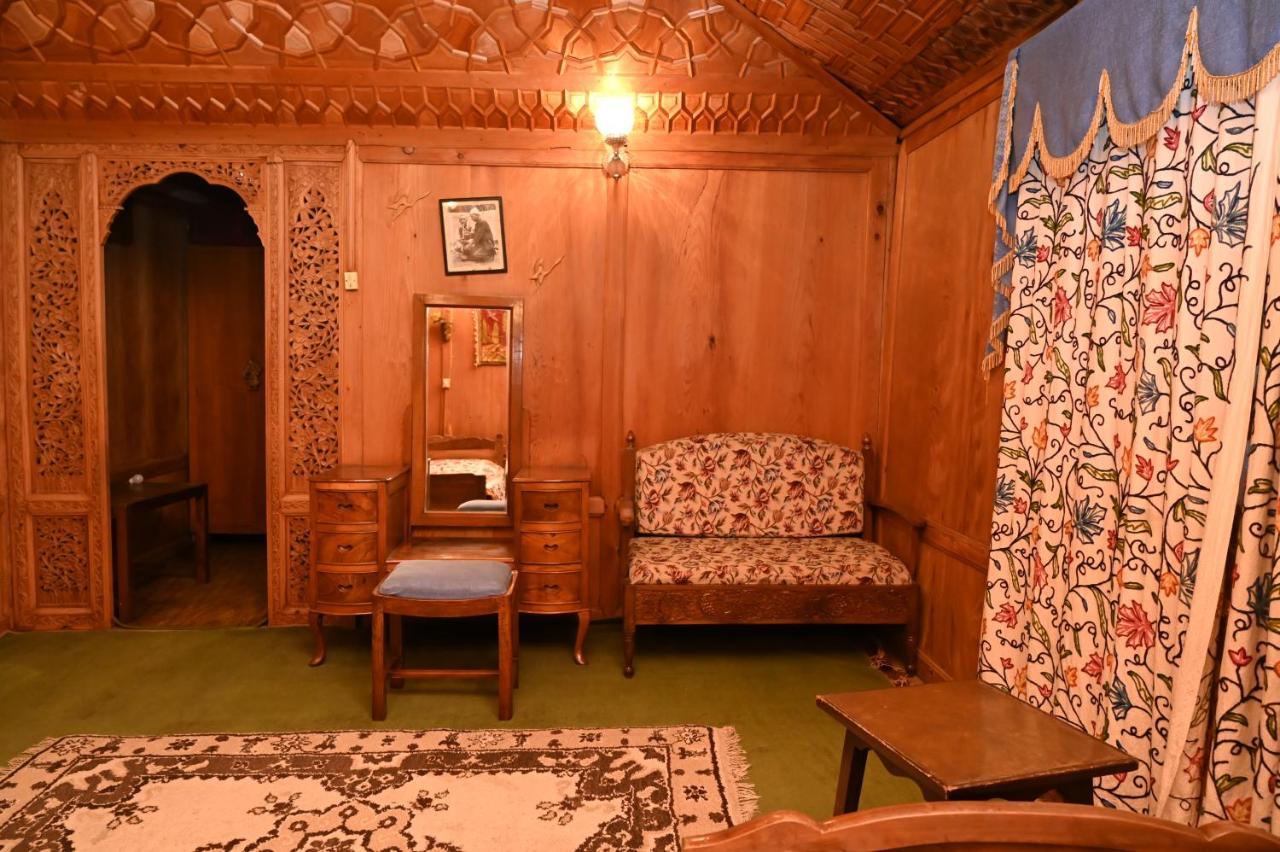 Kings Houseboats Hotel Srinagar  Bagian luar foto