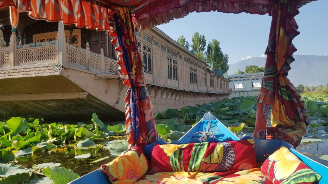 Kings Houseboats Hotel Srinagar  Bagian luar foto