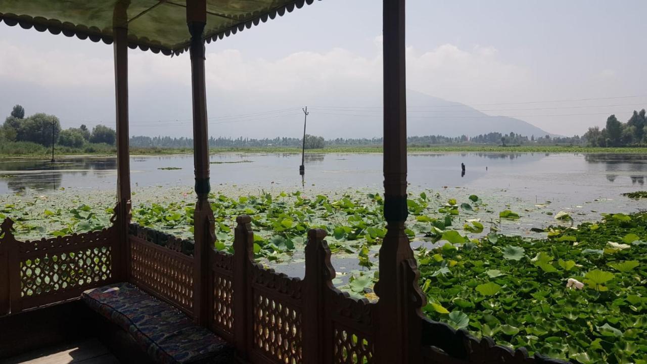 Kings Houseboats Hotel Srinagar  Bagian luar foto