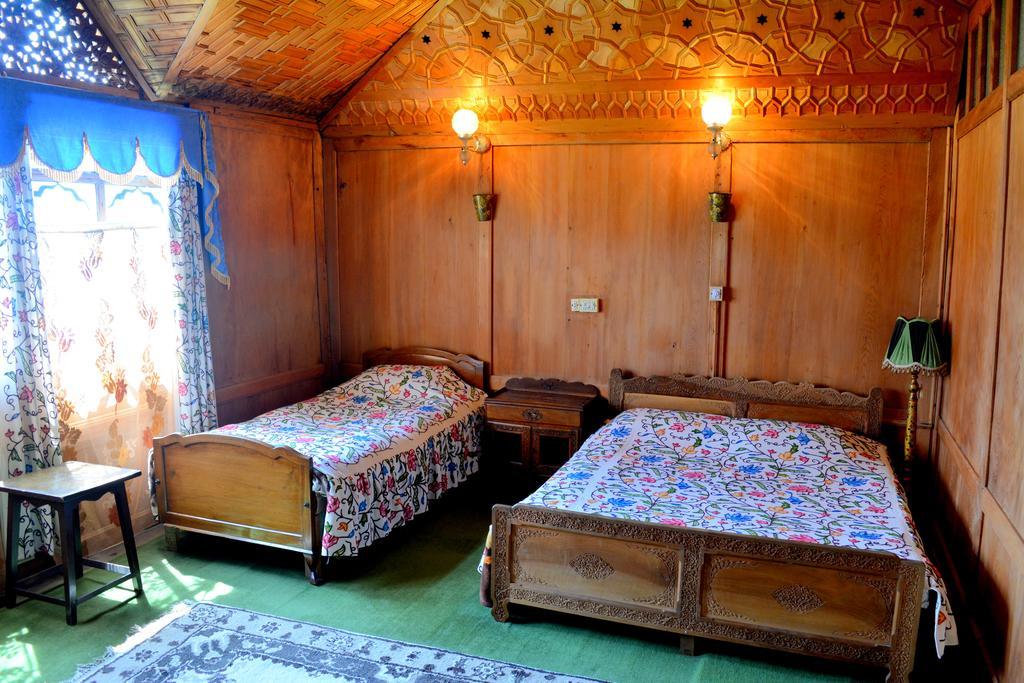Kings Houseboats Hotel Srinagar  Ruang foto