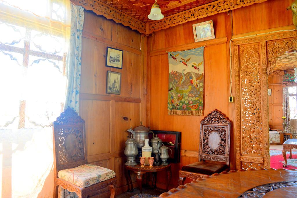 Kings Houseboats Hotel Srinagar  Bagian luar foto