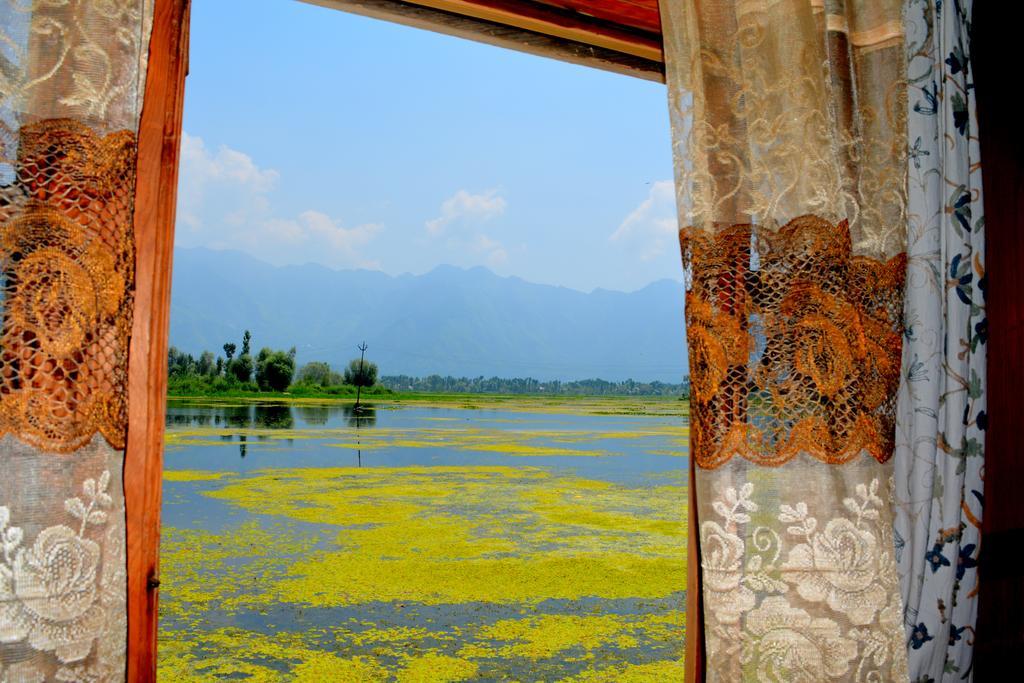 Kings Houseboats Hotel Srinagar  Bagian luar foto