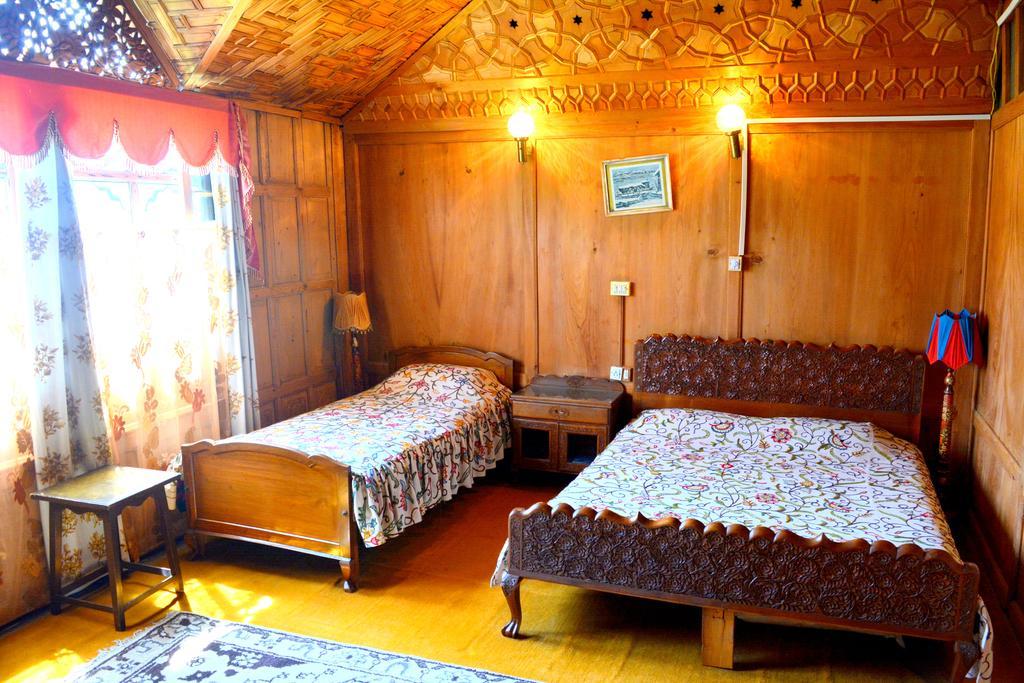 Kings Houseboats Hotel Srinagar  Ruang foto