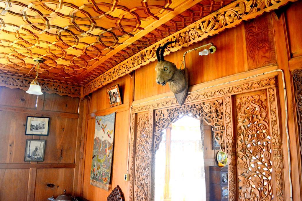 Kings Houseboats Hotel Srinagar  Bagian luar foto