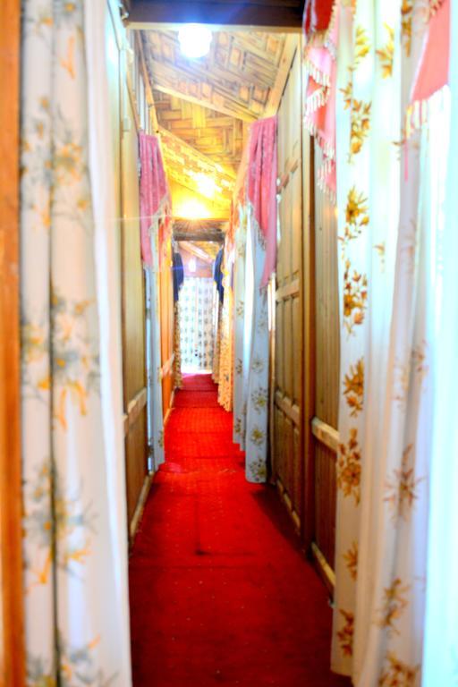 Kings Houseboats Hotel Srinagar  Bagian luar foto