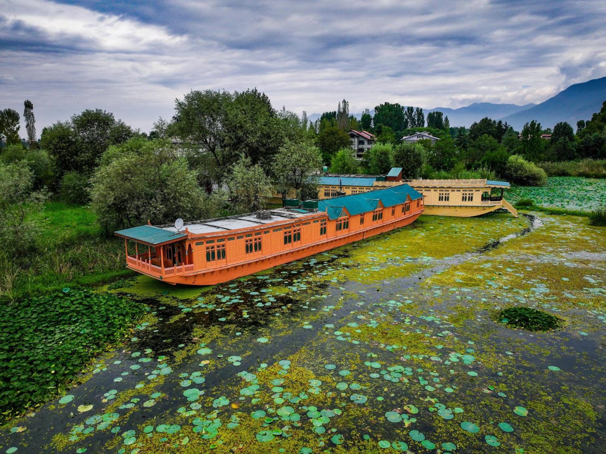 Kings Houseboats Hotel Srinagar  Bagian luar foto