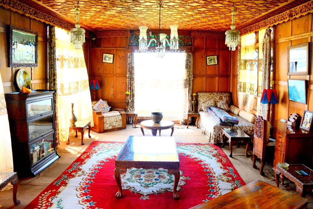 Kings Houseboats Hotel Srinagar  Bagian luar foto
