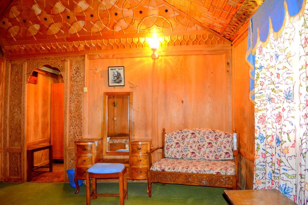 Kings Houseboats Hotel Srinagar  Ruang foto