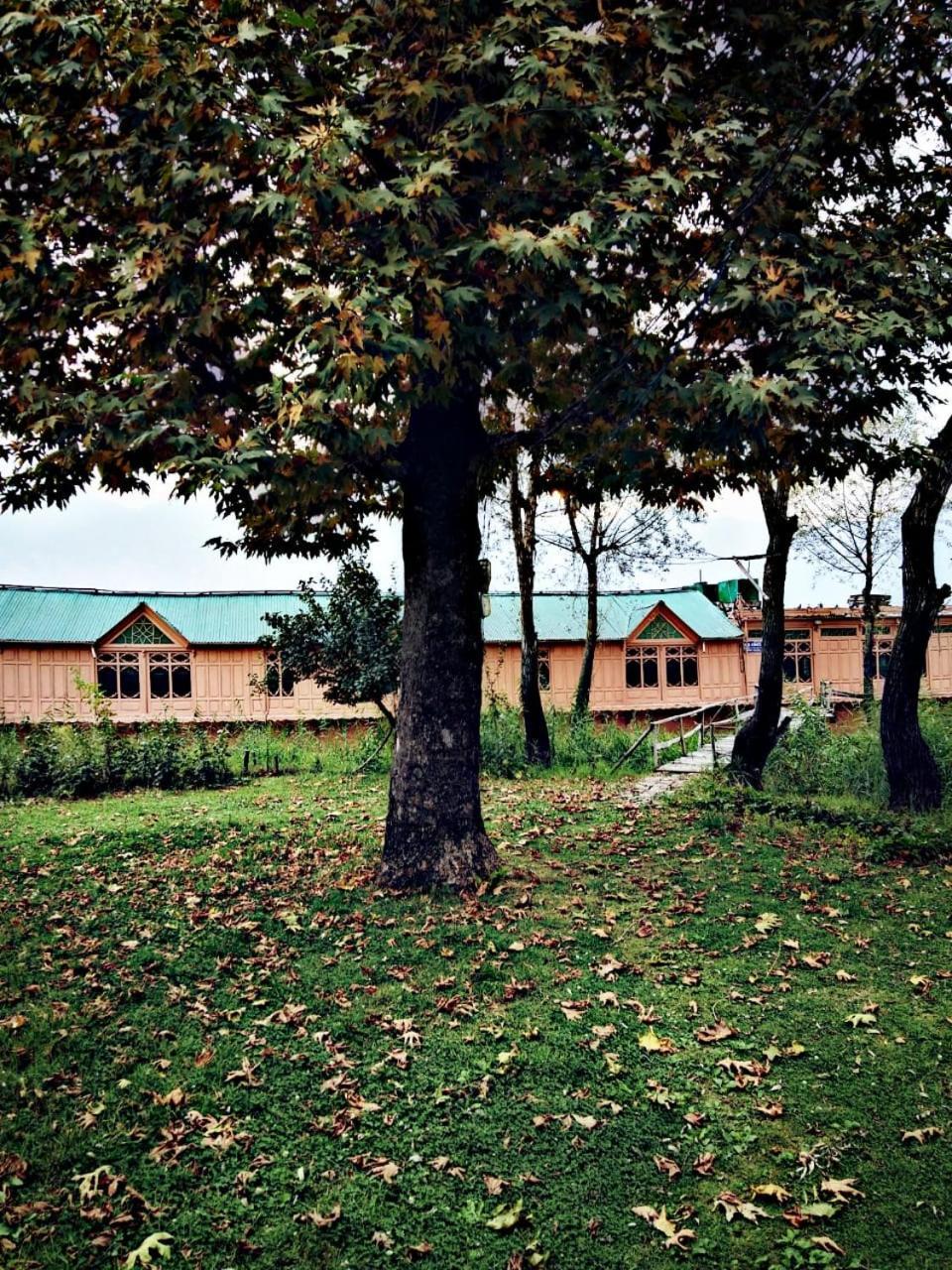Kings Houseboats Hotel Srinagar  Bagian luar foto